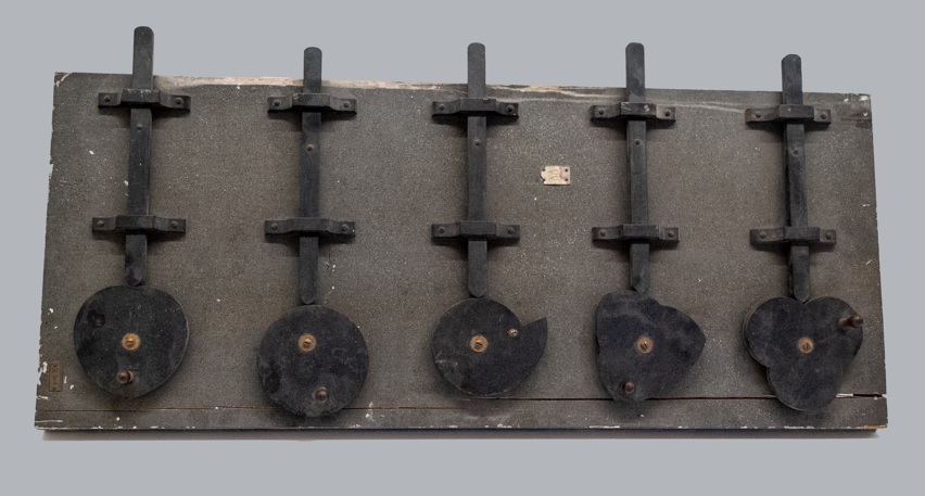 16 cinque differenti camme